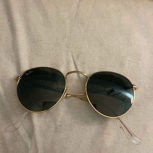 Raybans rounded sun glasses